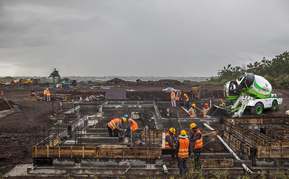 中科聚峰混凝土攪拌車(chē)土建工程施工現場(chǎng)